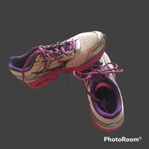 MIZUNO Women’s Wave Legend 3 running shoes, size 8W. Width fits as a regular!!!